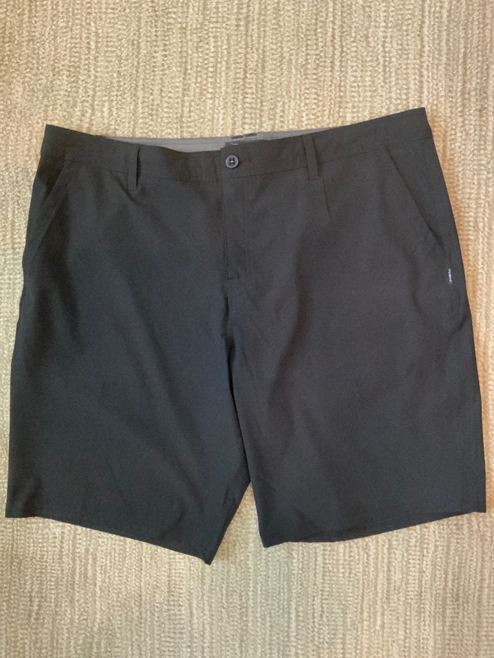 Men’s O’Neil Hybrid board shorts, 42” waist 11” length black